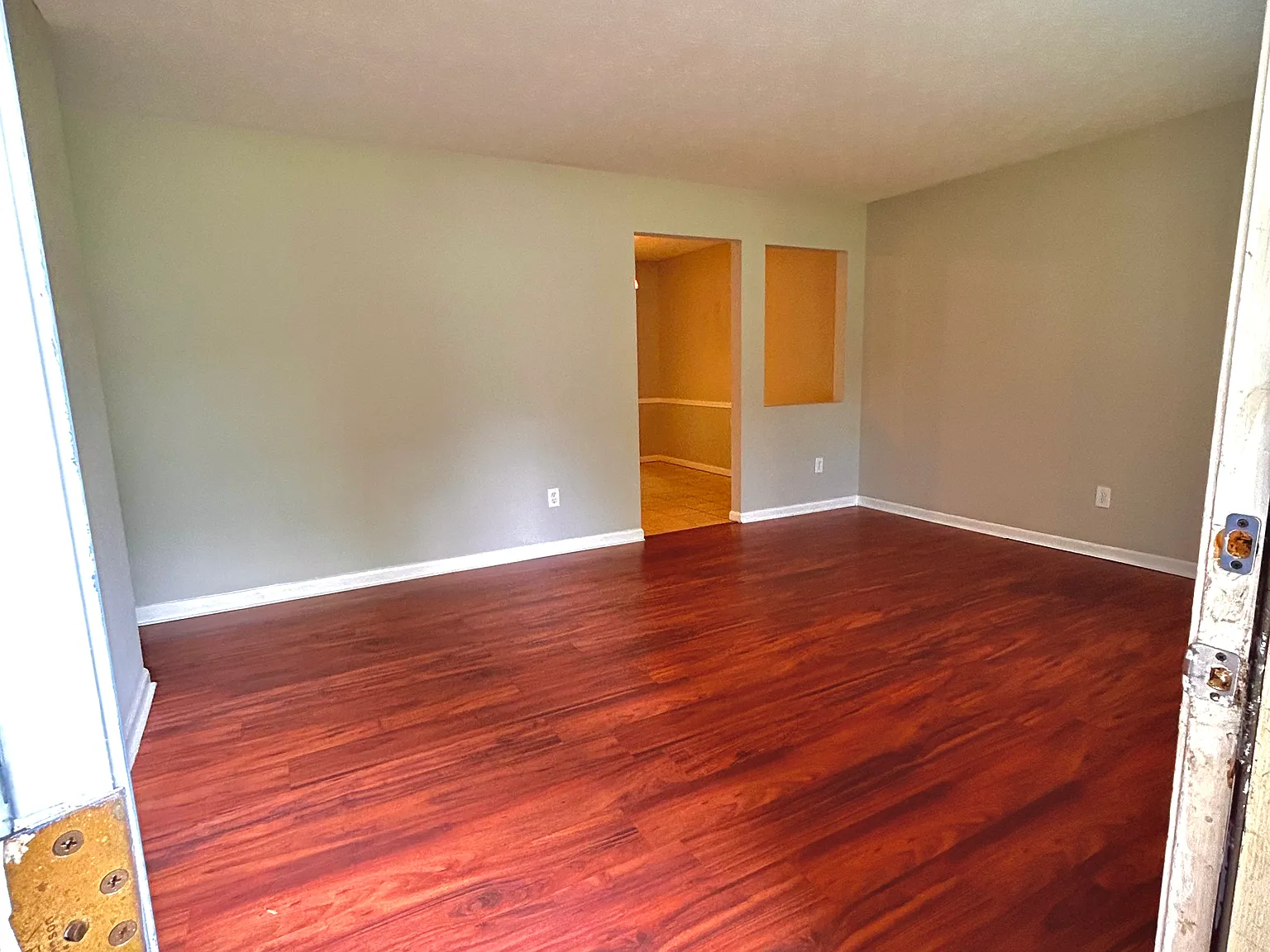 3 bed, 1143 sqft, $2,150 — Photo 2