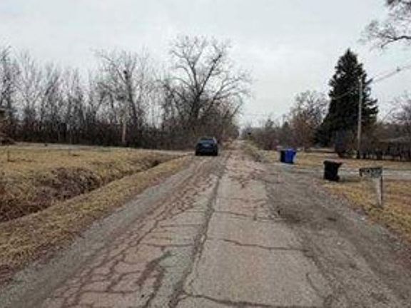 Exterior Neighborhood (street photo)