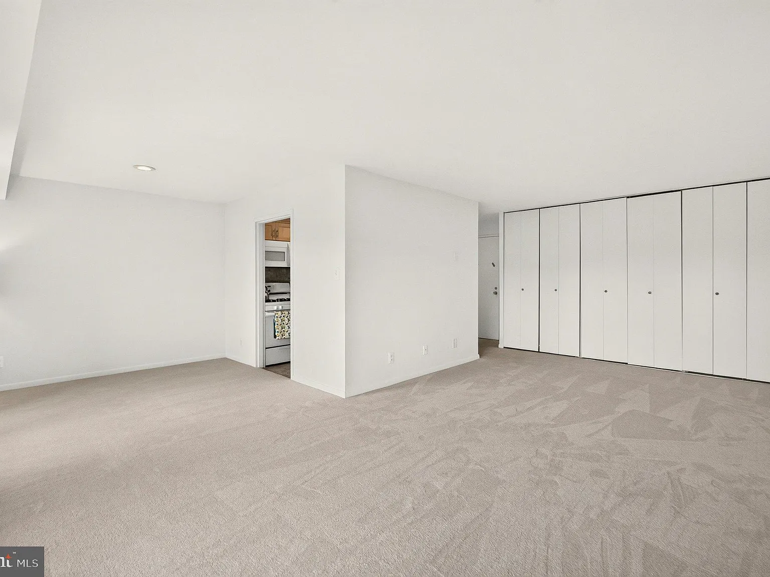 Woodlake Towers Condo — Photo 3