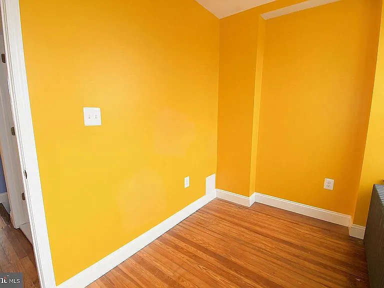 852 W 33rd St — Photo 23