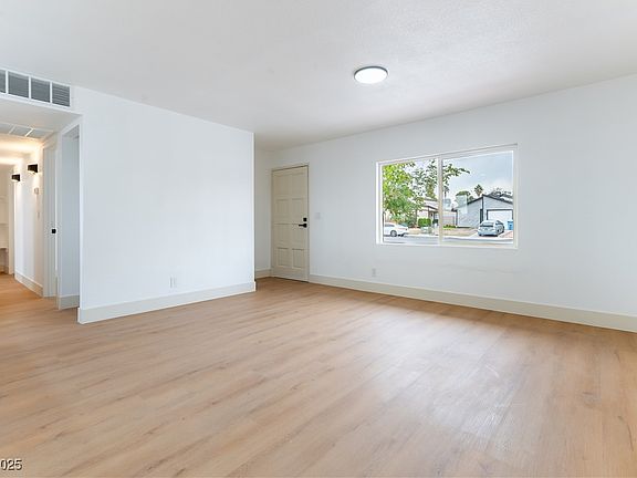 4th image of 2321 Maverick St