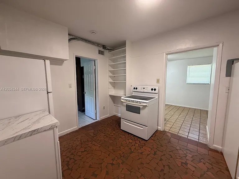 120 NE 7th St #2 — Photo 8