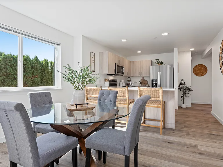 665 E Badger Rd — Photo 17
