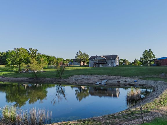 4th image of 450 E 375th Road