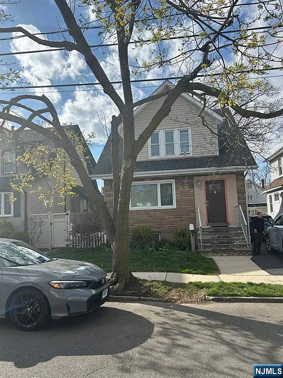 521 Olympia Ave photo 1