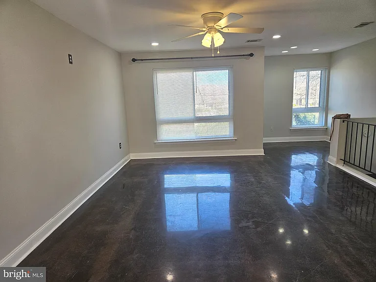 210 James Ct — Photo 12