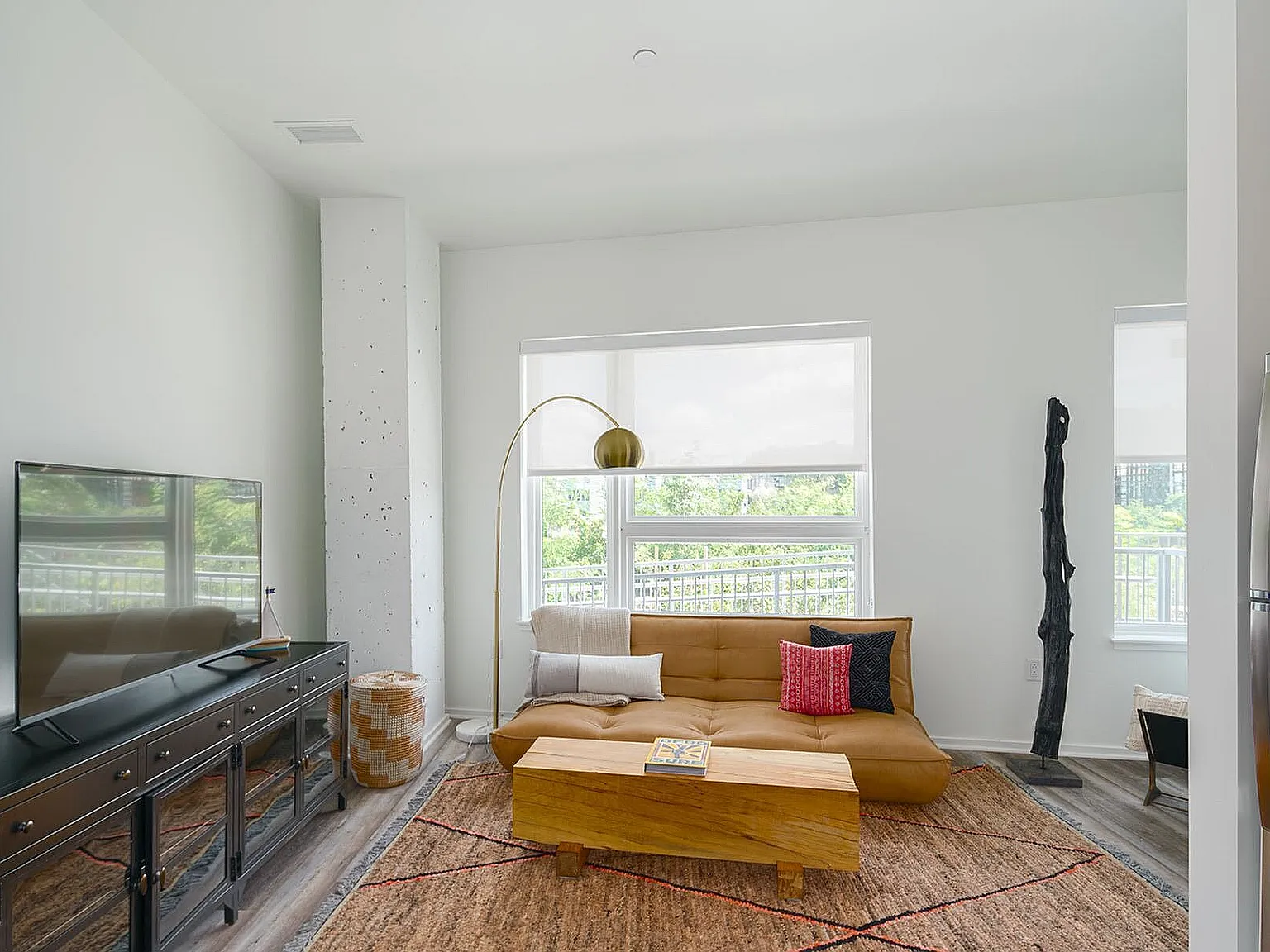 River House Apartments — Photo 3