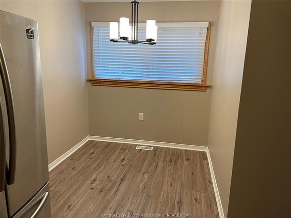 3rd image of 123 Cranbrook Ct
