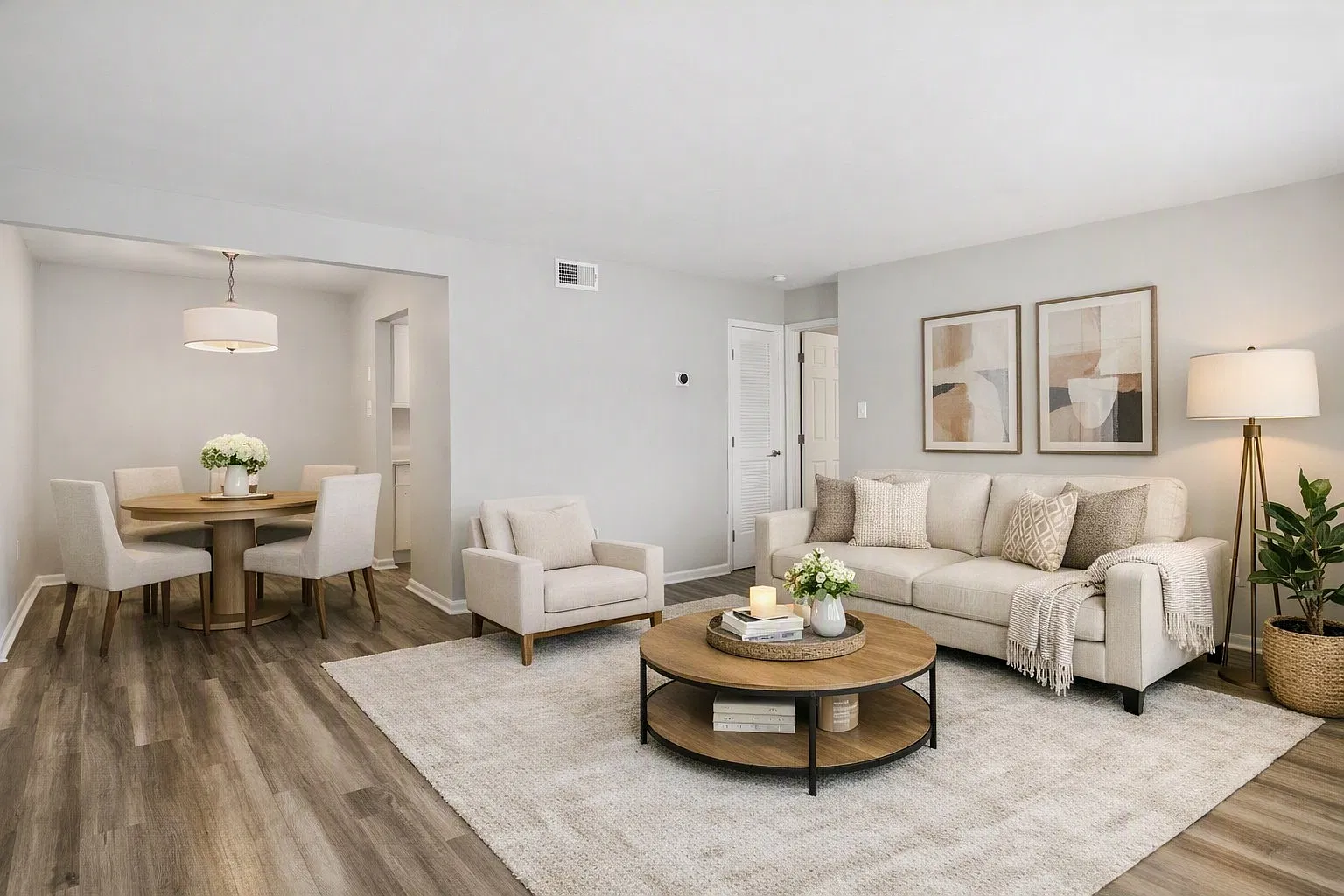 Richmond Hills Apartments — Photo 3