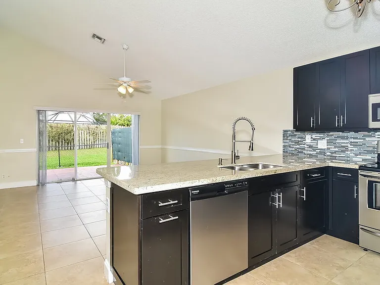 22457 Middletown Dr — Photo 5