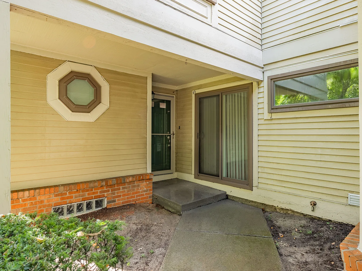 3 bed, 2.5 bath, 1880 sqft, $2,850 — Photo 3