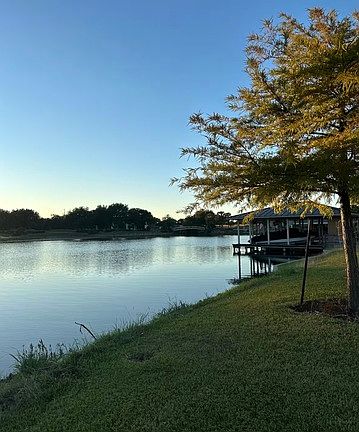 4th image of 3201 Oak Ridge Dr