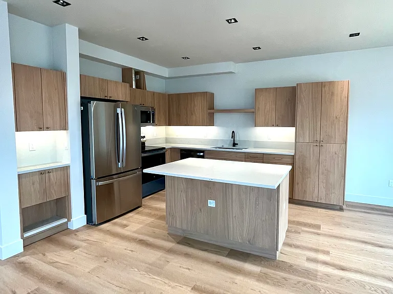 1622 W Antler Ave — Photo 4