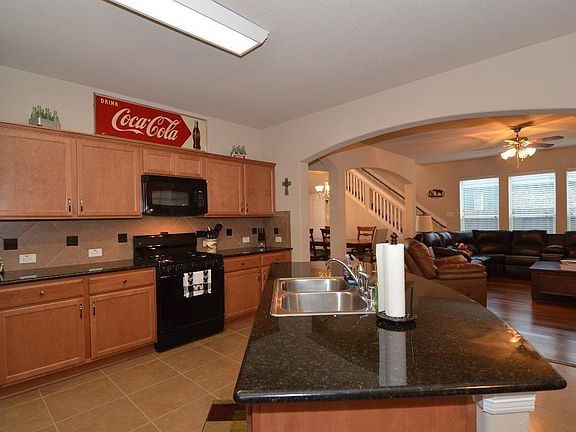 5th image of 26818 Henson Falls Dr
