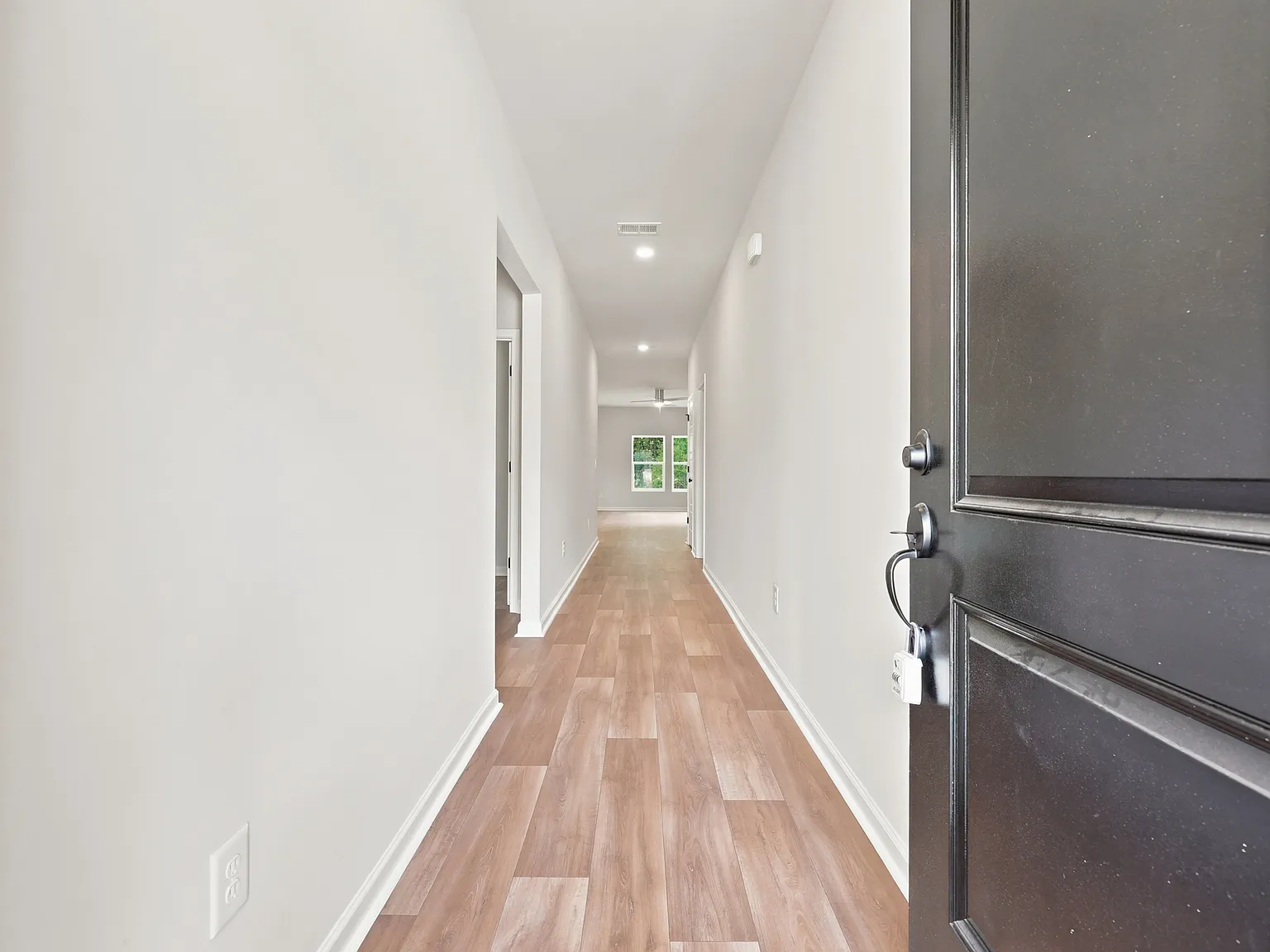 4 bed, 1886 sqft, $2,300 — Photo 3