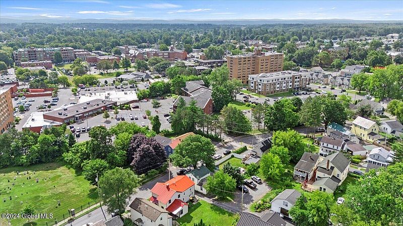 5th image of 51 S Franklin Street