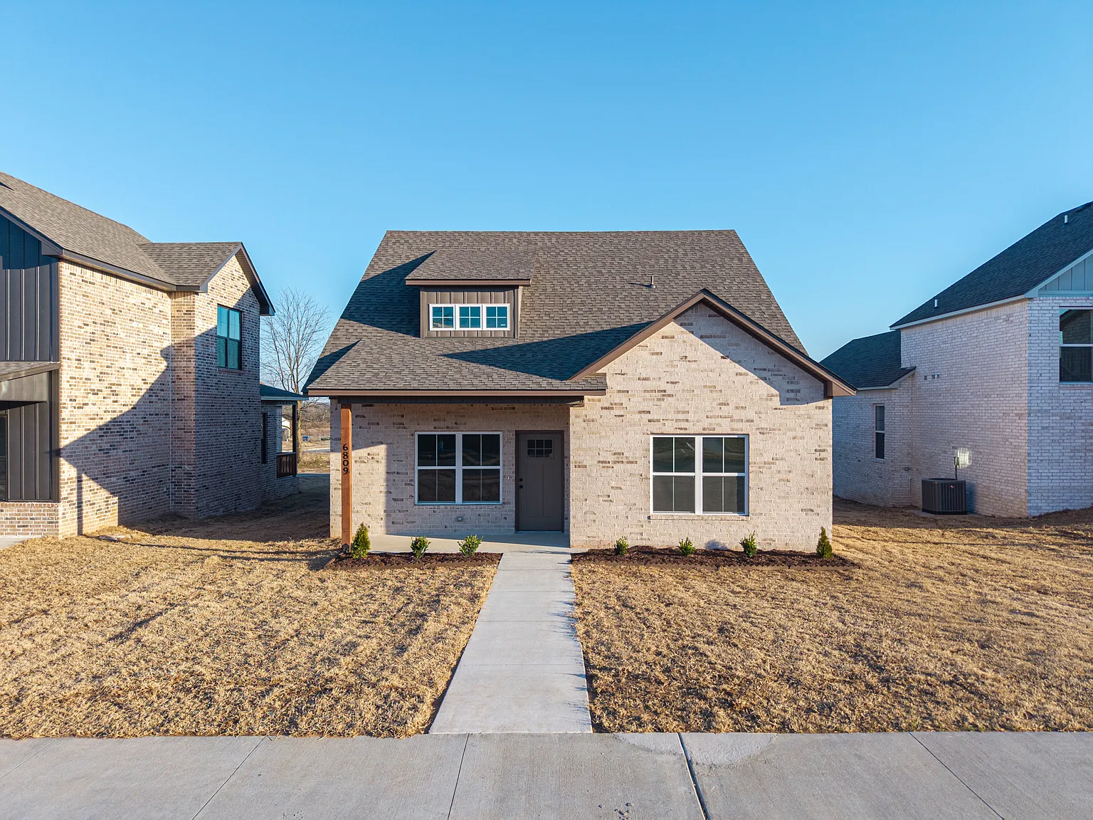 3 bed, 2.5 bath, 1600 sqft, $1,950 — Photo 1