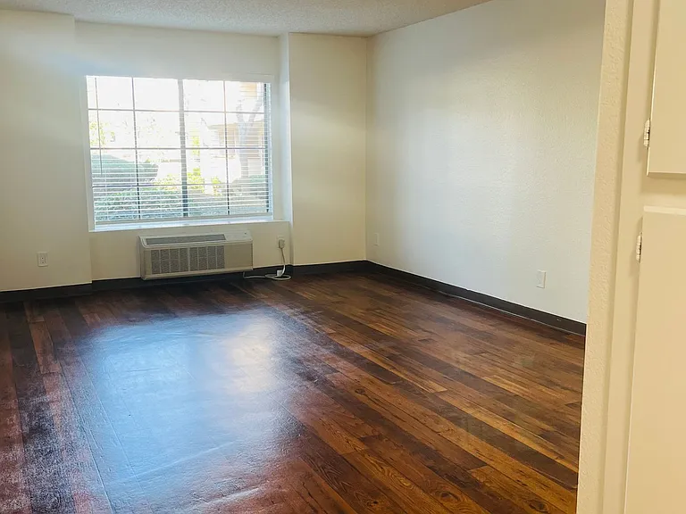 One park Apartments — Photo 22