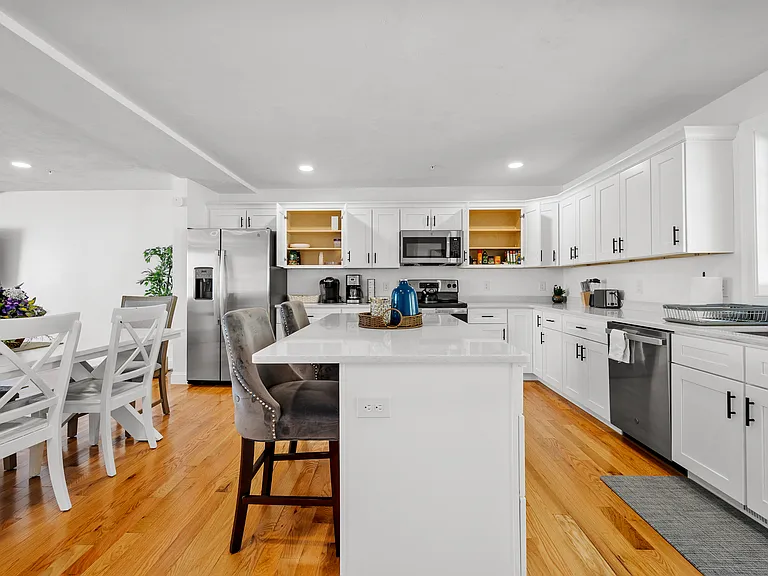 Chilmark St — Photo 2