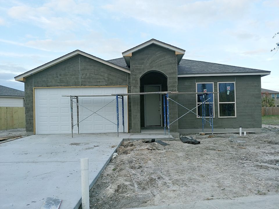 2nd image of 125 Bismarck Palm Cir