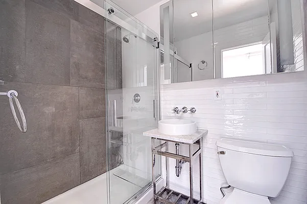 Rented by Urbane Brokerage | media 18