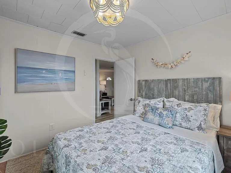 209 E Walker St — Photo 21