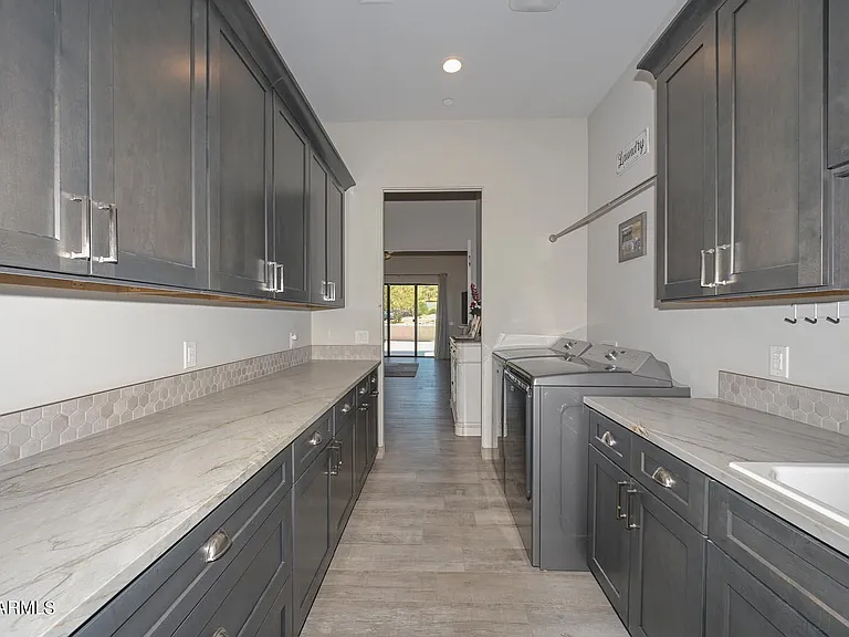 5861 E Cloud Rd — Photo 29