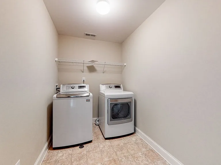 802 Urton Woods Way — Photo 17