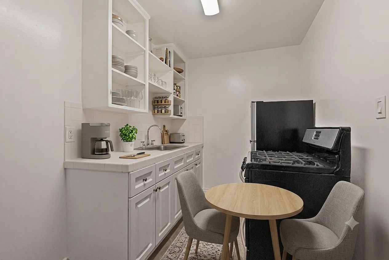 Studio, 350 sqft, $1,695 — Photo 3