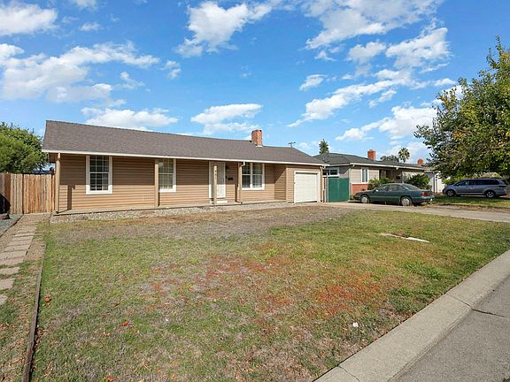 Exterior Front Landscape