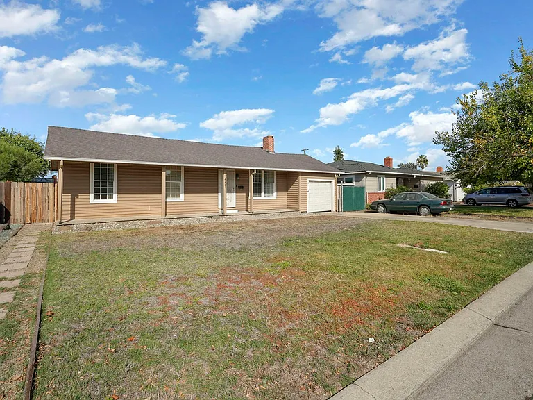 Exterior Front Landscape