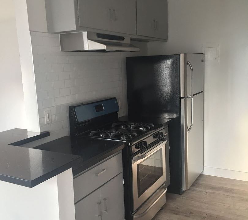 1st image of 2854 Rowena Ave APT 02