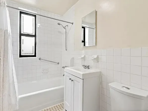 2440 Amsterdam Avenue image 5 of 6