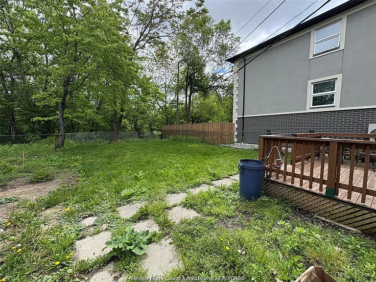 454 Crawford Ave — Photo 16