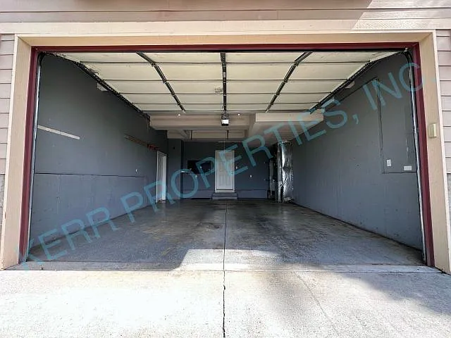 512 SE Espinosa St — Photo 24