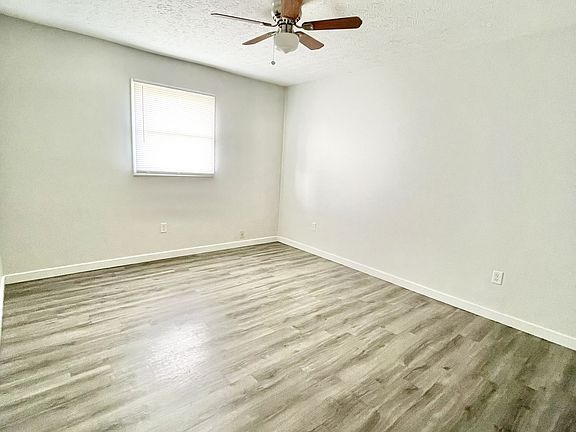 4th image of 715 Deer Trail Ct