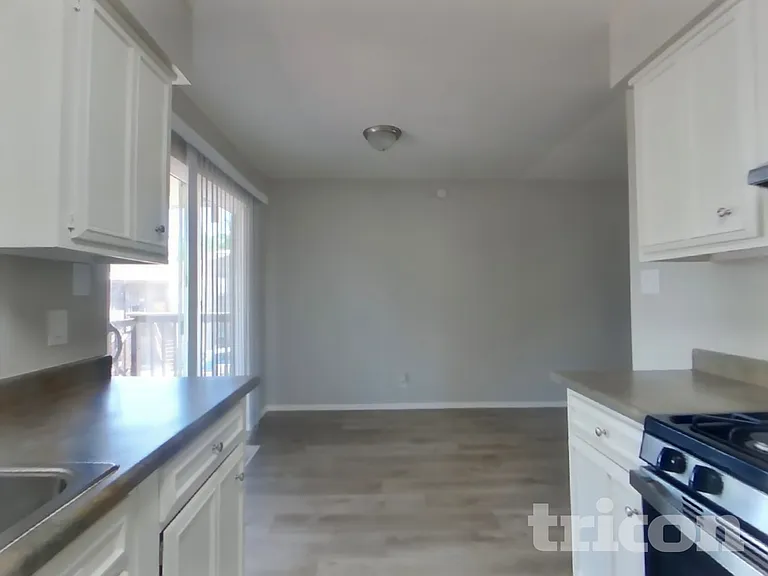 1725 Hiawatha Dr NE — Photo 3