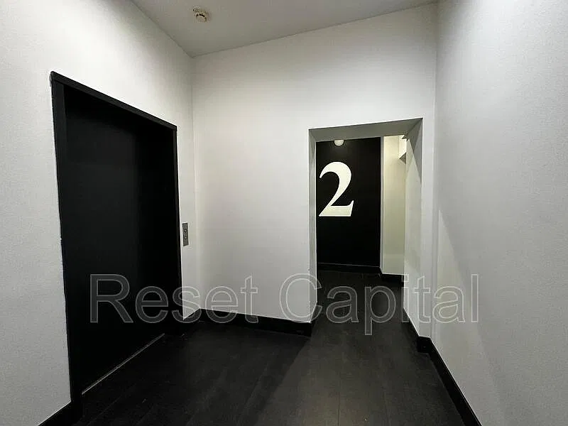 3 bed, 1.0 bath, 1000 sqft, $2,400 — Photo 4