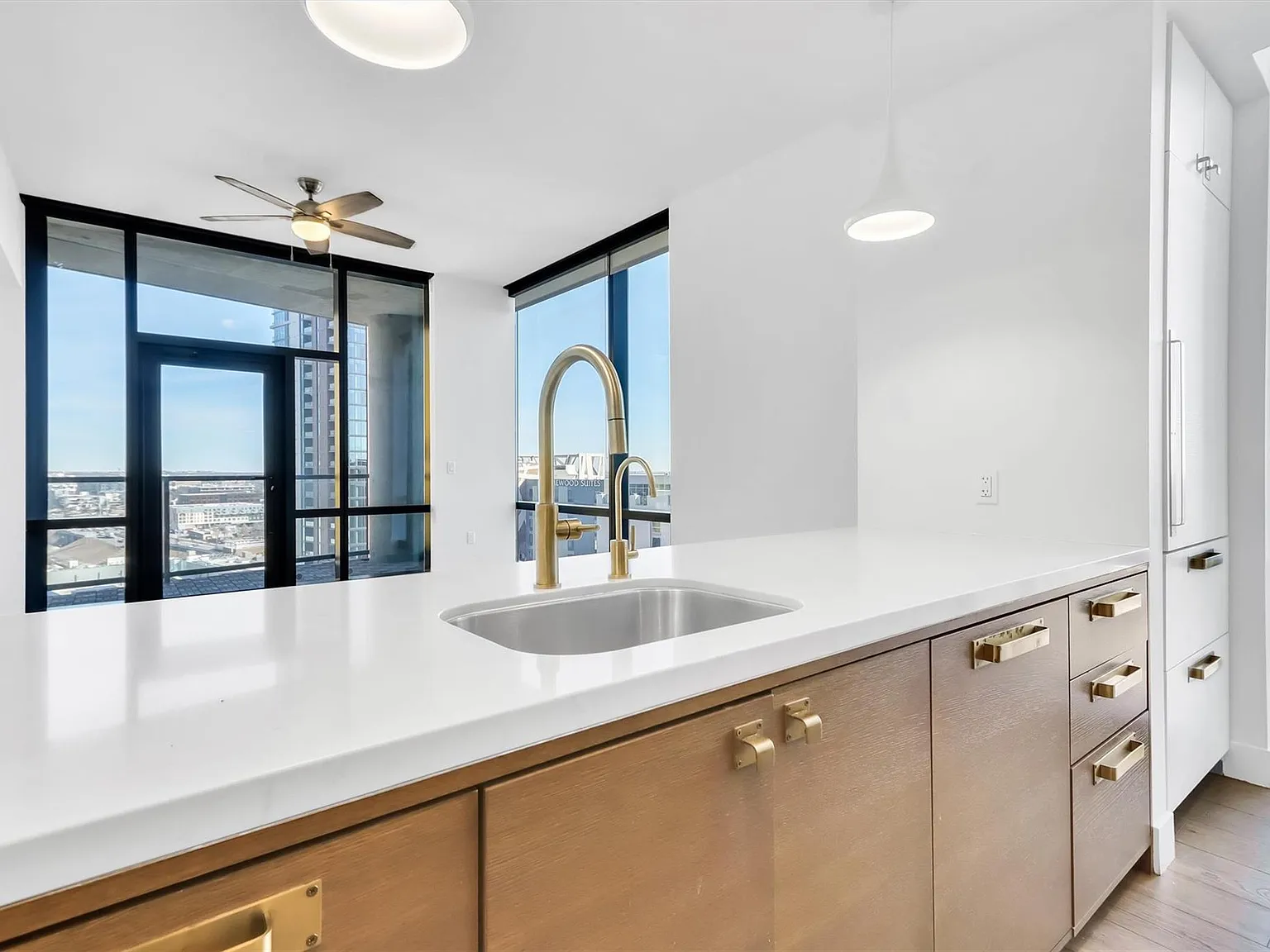 2 bed, 2.0 bath, 1128 sqft, $3,900 — Photo 3