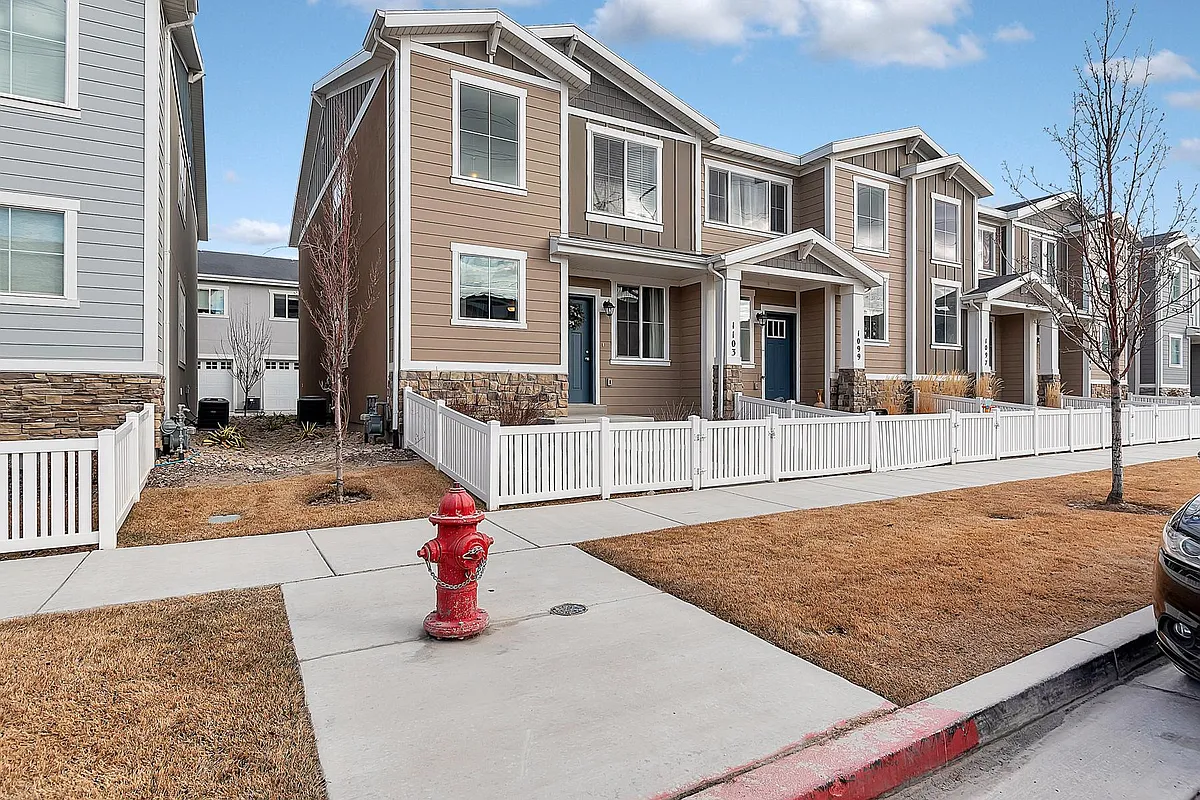 Building Photo - 1103 W Emerald Pools Ln