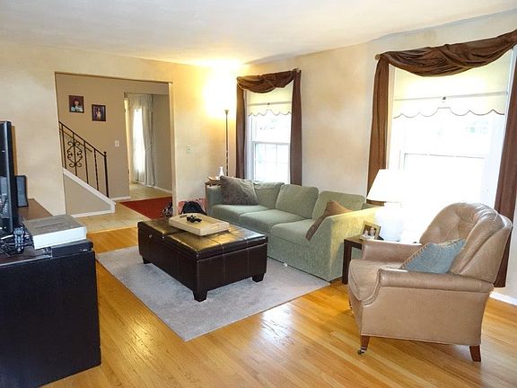 2nd image of 50 Yorktown Dr