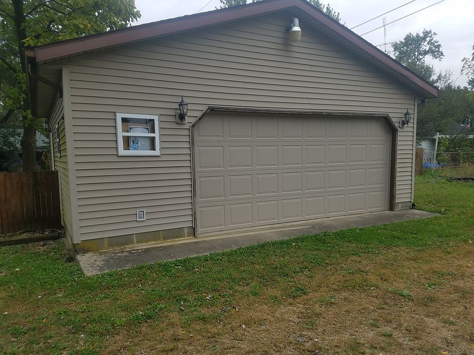 Detached garage front
