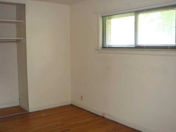 4th image of 1759 S Kenmore Dr