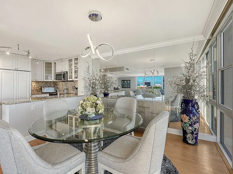 S Palm Ave — Photo 8