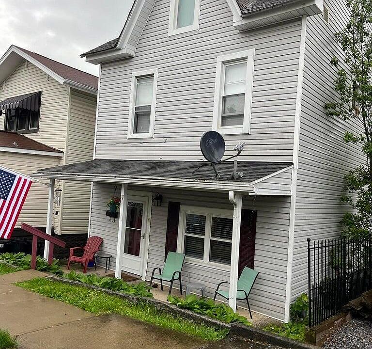 1st image of 217 E Walnut Ave