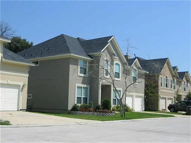 5 bed, 3.5 bath, 3550 sqft, $3,650 — Photo 2