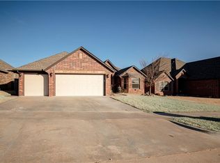 2104 Timber Xing, Yukon, OK 73099