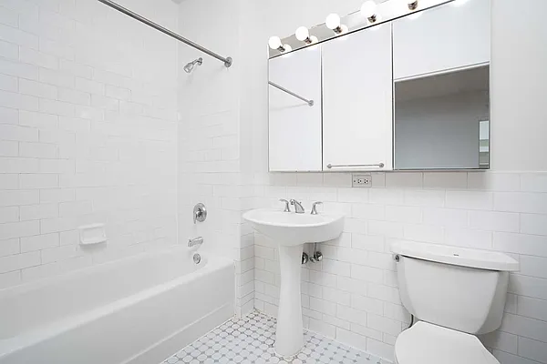 Rented by Waldstar Real Estate LLC | media 11