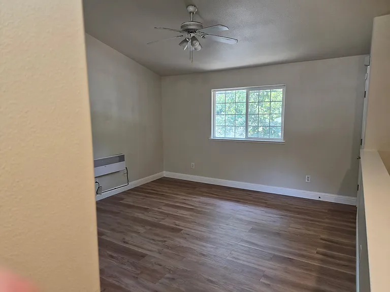 801 Linden St — Photo 4