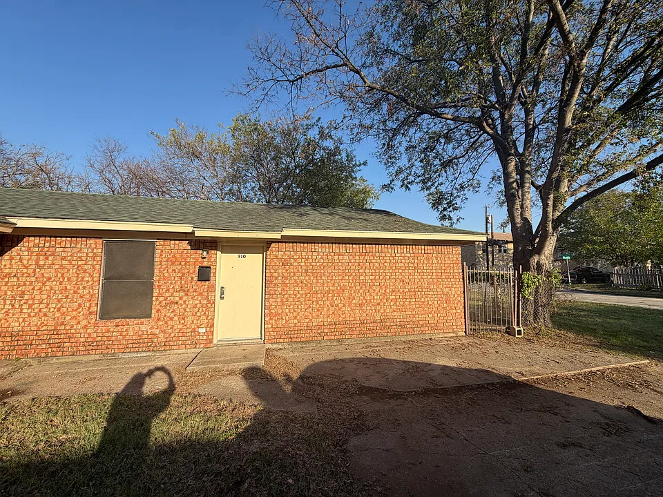 800 W Arlington Ave